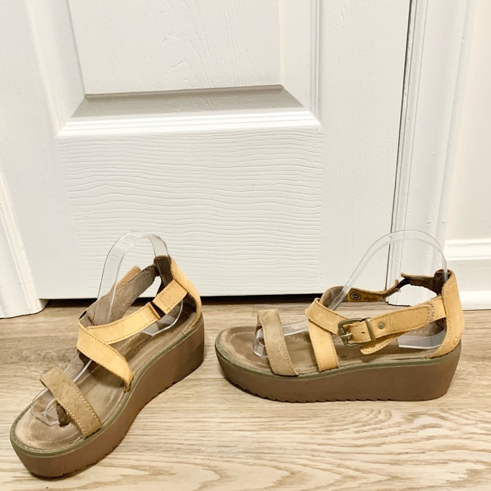 Y2k CAT Caterpillar Chunky Platform Sandals 8